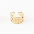 Détail d'une bague ouverte plaquée or 14K avec design ajouré et motifs soleil en zircon - Ouvert Réglable / Feuille de Lotus Dorée
