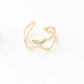 Détail d'une bague ouverte plaquée or 14K avec cœur évidé et pierres de zircone - Ouvert Réglable / Coeur Ondulé Doré