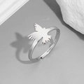 Anillo abierto de acero inoxidable plateado con diseño minimalista de ave volando - Abierto Ajustable / Estilo Pájaro (272 Color Acero)