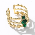 Anello regolabile in titanio dorato con tre fasce a microsfere e pietre di malachite verde - Aperto Regolabile / Tre File Pietra Verde