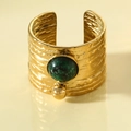 Retro wide open ring in 18k gold plating with hammered metal and green gemstone - Turquoise