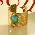 Retro hammered gold ring featuring a round turquoise gemstone in a bohemian open style - Light Green