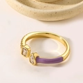 Bague plaquée or avec émail violet et zircons cubiques étincelants de luxe - Violet