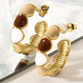 Pendientes retro en forma de C con base dorada y piezas de esmalte marrón y crema - Marrón