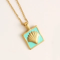 Gouden vierkante ketting met lichtblauw emaille en een hanger met schelpreliëf - Hemelsblauw