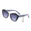 Lunettes de soleil œil de chat dégradées violettes avec pendentif lettre miu chic - Style Dégradé Gris Double avec Épissage Gris Transparent et Noir (C5)