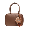 Sac à main bowling en cuir litchi marron avec un pendentif monstre en peluche - Avec Pendentif / Marron