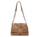 Bolso tote retro de cuero marrón texturizado con correa de cadena y placa de logotipo - Marrón