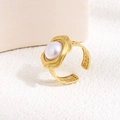 Anillo de acero de titanio chapado en oro de 18k con perla y diseño de malla - Anillo de Perlas con Volantes Irregulares