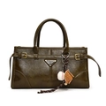 Olijfgroene handtas van kunstleer met vintage textuur en honkbal-hanger - Met Hanger / Groen