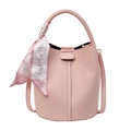 Secchiello in pelle rosa con grana di litchi, foulard decorativo e dettagli dorati - Rosa