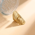 Anello multistrato dorato bohémien con punti metallici su ampia fascia cava in acciaio inox - Oro
