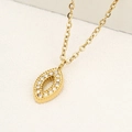 Collana minimalista dorata con ciondolo ovale traforato e zirconi incastonati - Forma a Labbro (A4570)