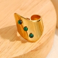 Franse vintage gouden ring met drie groene stenen en onregelmatig gestructureerd vlak - Groene Turkoois (A4635)