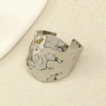 Anello largo aperto in argento con texture martellata irregolare dal design minimalista - Anello aperto martellato largo - Acciaio