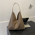 Borsa a spalla grande minimalista in pelle morbida marrone per ufficio e tempo libero - Marrone Scuro
