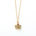 Goldene Halskette mit Kronenanhänger, roter Perle und feiner Gliederkette für Damen - Rote Krone