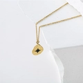 Collana minimalista in acciaio al titanio dorato con ciondolo a stella nera su pietra - Pendaglio a Stella