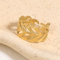 Anello aperto a piuma dorata irregolare con intaglio realistico e lucentezza metallica - Forma a foglia di salice