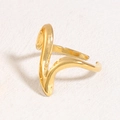 Anello regolabile in acciaio inossidabile dorato con design a onde liquide minimalista - Stile a Linea a V Aerodinamico (A4690)