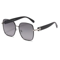 Lunettes de soleil polarisées carrées pour femmes avec verres dégradés et détails métal - Style Vert Violet Clair (C2)