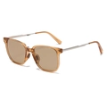 Bernstein quadratische Sonnenbrille mit braunen Gläsern und silbernen Klappbügeln - Transparenter Teerahmen Hellteegläser (C3)