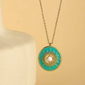 Collana boho dorata con pendente a sole in smalto turchese e perla bianca centrale - Blu