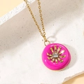 Collier tournesol en émail rose avec pétales dorés et pendentif en strass - Rouge Rose