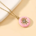 Collier doré ethnique avec pendentif tournesol en émail rose et oxyde de zirconium - Rose