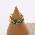 Detailansicht Goldring im Kettendesign mit grüner Emaille und Zirkonia-Verzierung - Grün