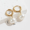 Boucles d'oreilles créoles dorées avec perles de culture baroques et dimensions - Doré