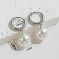 Boucles d'oreilles créoles en acier argenté avec perles d'eau douce de 1cm et anneau de 0,8cm - Argenté
