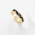 Anello regolabile placcato oro con smalto nero e pietre preziose colorate - Nero