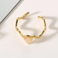 Französischer Retro-Goldarmreif mit Wellenstruktur und wassertropfenrosa Edelstein - Schlanker Wellen Wasser Tropfen Ring (Rosa) / Gold mit rosa Edelstein