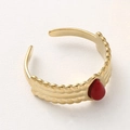 Bague bohème dorée à texture ondulée ornée d'une pierre goutte d'eau rouge foncé - Rouge