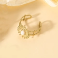 Böhmischer goldener Perlenarmreif mit ovalem weißem Stein und Sonnenstrahl-Design - Weiß