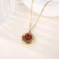 Collana vintage dorata con pendente a spirale e gemma rossa con catena incrociata - Rosso Rubino