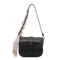 Klassische schwarze Satteltasche für Damen mit dekorativem bedrucktem Seidenschal - Schwarz