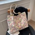 Borsa tote bianca con cuori colorati, etichetta fashion e catena di perle decorativa - Bianco Sporco
