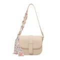 Schicke beige Satteltasche für Damen mit Blumenseidentuch am Kettengurt und Klappverschluss - Cremeweiß