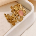 Anello a fiore stile francese con pietra naturale rosa in oro e fascia aperta regolabile - Rosa (A4920)