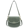 Borsa a sella verde scuro in ecopelle con logo dorato e tracolla regolabile - Verde