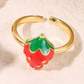 Bague réglable dorée avec un motif de fraise rouge et une finition huileuse douce - Fraise (A4861)