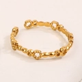 Elegante anello in acciaio al titanio dorato con farfalla e design a catena a fiori - Stile Petalo Cavo (A4843) / Oro