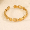 Bague ouverte en acier inoxydable doré avec motif floral évidé et papillon - Style de Chaîne de Fleurs (A4845)