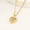 Elegante collana con ciondolo a cuore dorato con cristalli di zirconia cubica micro-pavé - Forma a Cuore (A4566)