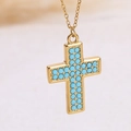 Gouden kruisketting met dubbele rij turquoise blauwe stenen en een fijne gouden ketting - Blauw (A4988)