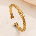 Bague ajustable en acier doré avec motifs de cœurs et détails de texture perlée - Style Coeur Plein (A4853)