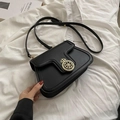 Borsa a tracolla nera opaca con fibbia dorata rotonda a forma di ruota dentata - Nero