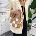 Sac seau tissé à damier marron avec pendentif chien et bandoulière réglable - Khaki Avec Pendentif Lapin